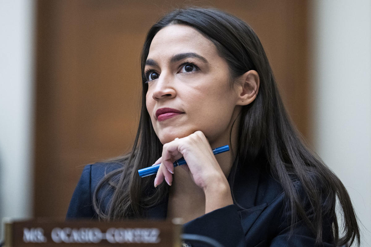 AOC tells Democratic colleagues she’s running for top job on Oversight Committee